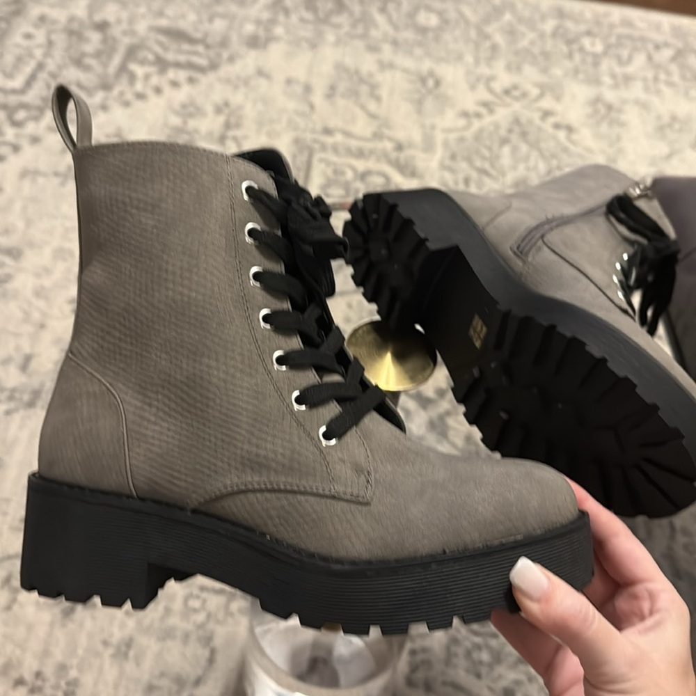 DL by Chinese Laundry Mazzy Boots - 8 NEW IN BOX